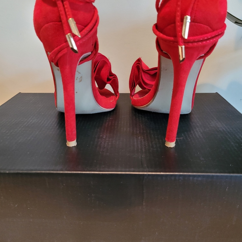 Red suede heels - Picture 3 of 8